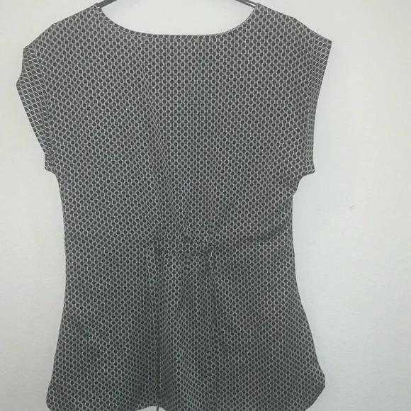 Ann Taylor Geometric Blouse Black White Stretch Work Office Top XS - Picture 3 of 6